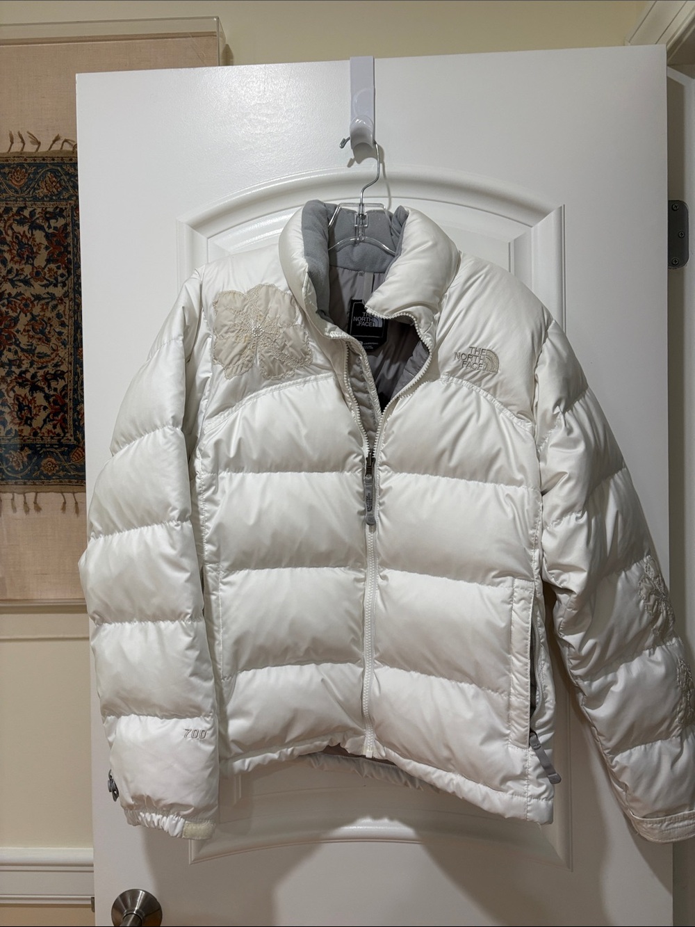 The North Face Women's White Puffy Jacket With Embroidery Sz M - Picture 3 of 15
